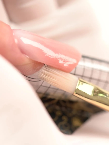 Купить маникюрную кисть для моделирования ногтей гелем 5N/G Crystal Nail Club