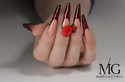 Пример арочного моделирования ногтей с билдерами от Nail Club professional